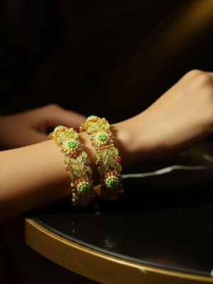 Elegant Green & Gold Kundan Bangle Set for Women – Traditional Indian Bridal & Festival Jewelry